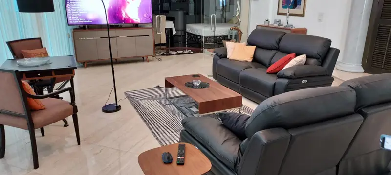 Silver Beach Penthouse 5 Bedroom for sale  5 bathrooms,   European Kitchen,   fully furnished,  panoramic sea view,  Wongamat Beach. 24 hours security, large communal swimming pool