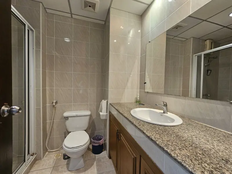 View Talay Pattaya Studio condo for  rent bathroom