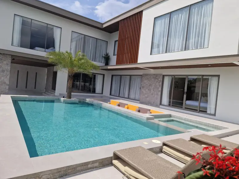 Pool Villa in Huay Yai – 7 bedrooms -exceptionally beautiful!