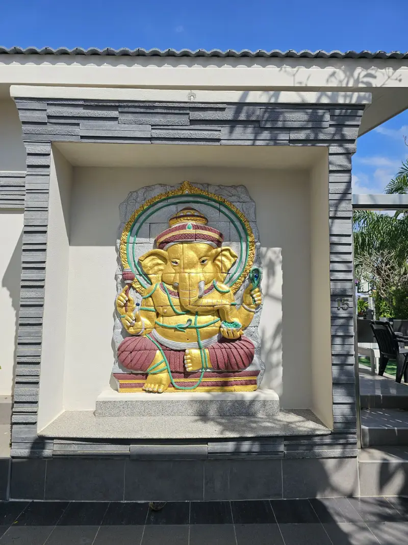 2 bed house for rent or sale in Chateau Dale Nong Prue Swimming pool, Security and Car park.