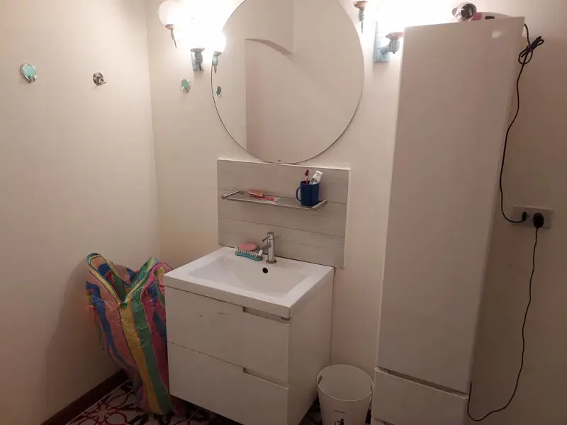 Pool Villa in Nakluea  4 all en suite bedrooms (one of them on the ground floor), a separate kitchen, a private pool – all in excellent condition. Double car port.  Partly furnished – negotiable.