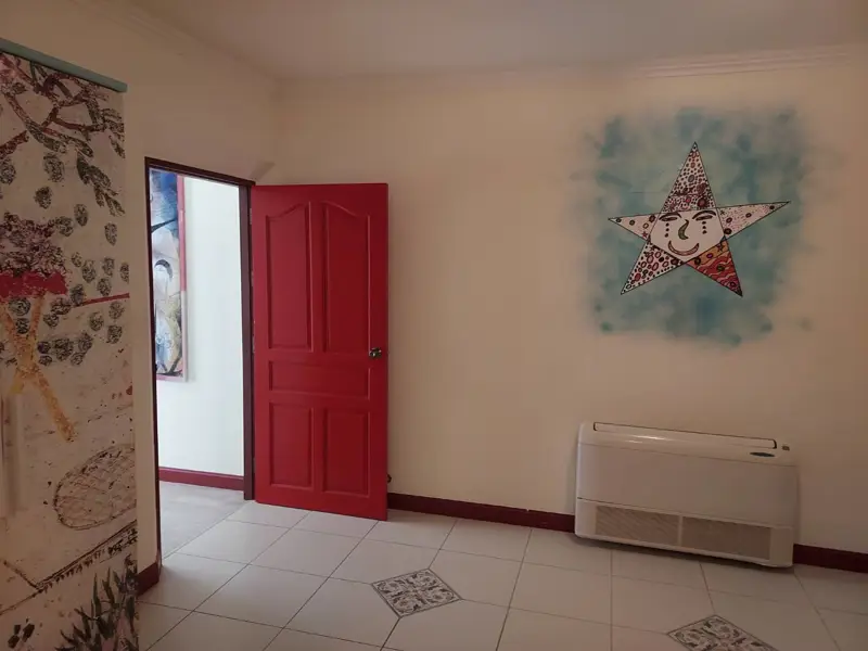 Pool Villa in Nakluea  4 all en suite bedrooms (one of them on the ground floor), a separate kitchen, a private pool – all in excellent condition. Double car port.  Partly furnished – negotiable.