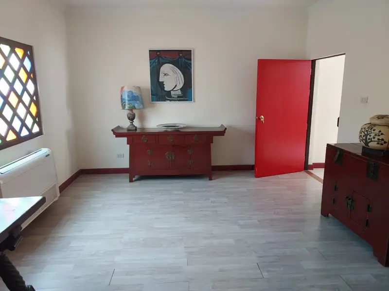 Pool Villa in Nakluea  4 all en suite bedrooms (one of them on the ground floor), a separate kitchen, a private pool – all in excellent condition. Double car port.  Partly furnished – negotiable.