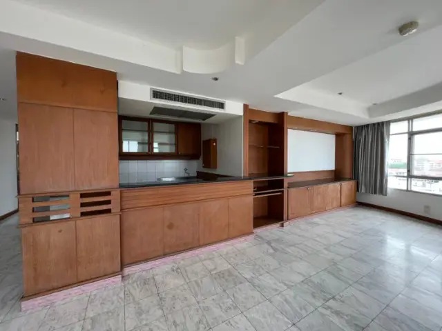 Peak Condo 2 Bedroom Pratumnak Hill with swimming pool, gym, car parking, and 24H security system prime location with easy access to  Bali Hai Pier Pattaya, Cozy Beach, Big Buddha Temple