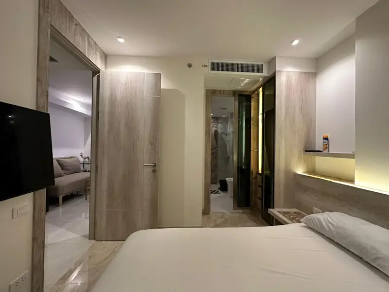 1 bed condo for sale near Jomtien Beach with Amenities  Communal Gym Communal Pool Tennis Court