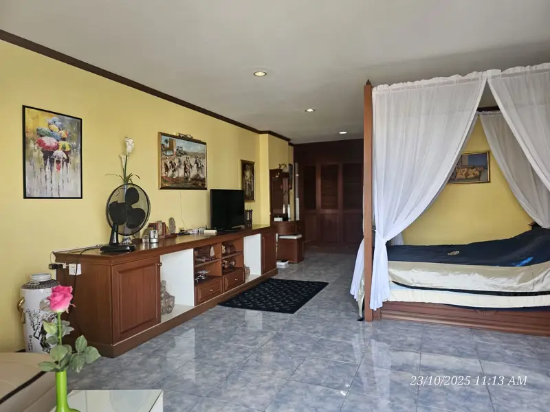 View Talay 2 1 bed condo for rent  550 meters close to Jomtien Beach overlooking a 180-degree sea view. Many shopping centers, Thai and international restaurants
