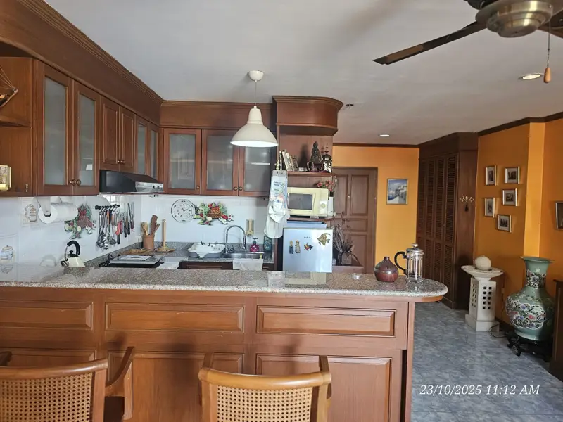 View Talay 2 1 bed condo for rent  550 meters close to Jomtien Beach overlooking a 180-degree sea view. Many shopping centers, Thai and international restaurants