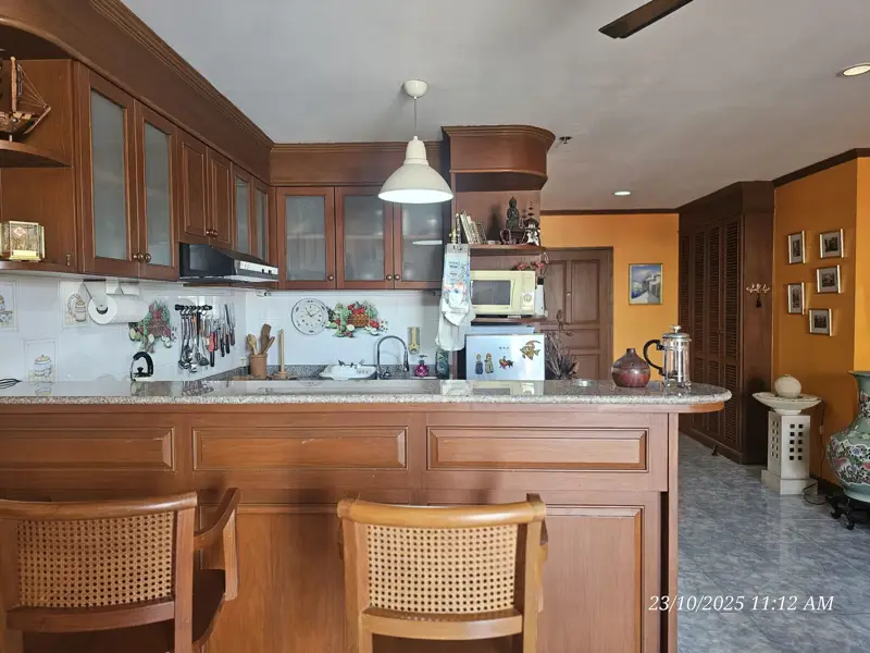 View Talay 2 1 bed condo for rent  550 meters close to Jomtien Beach overlooking a 180-degree sea view. Many shopping centers, Thai and international restaurants