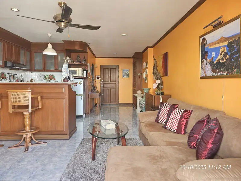 View Talay 2 1 bed condo for rent  550 meters close to Jomtien Beach overlooking a 180-degree sea view. Many shopping centers, Thai and international restaurants