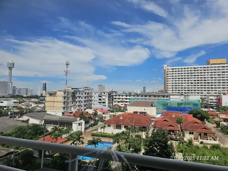 View Talay 2 1 bed condo for rent  550 meters close to Jomtien Beach overlooking a 180-degree sea view. Many shopping centers, Thai and international restaurants
