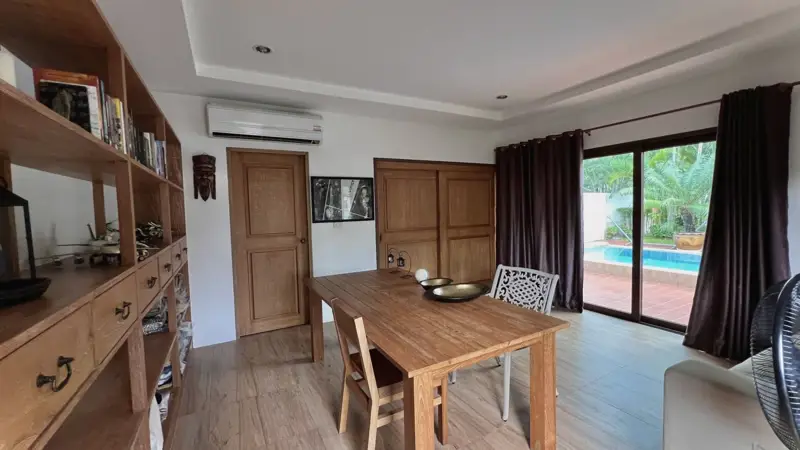 •Luxurious 3 Bedroom, 2 Bathroom Villa pattaya for sale  Conveniently located with easy access to the highway to Bangkok and •Ocean Marina