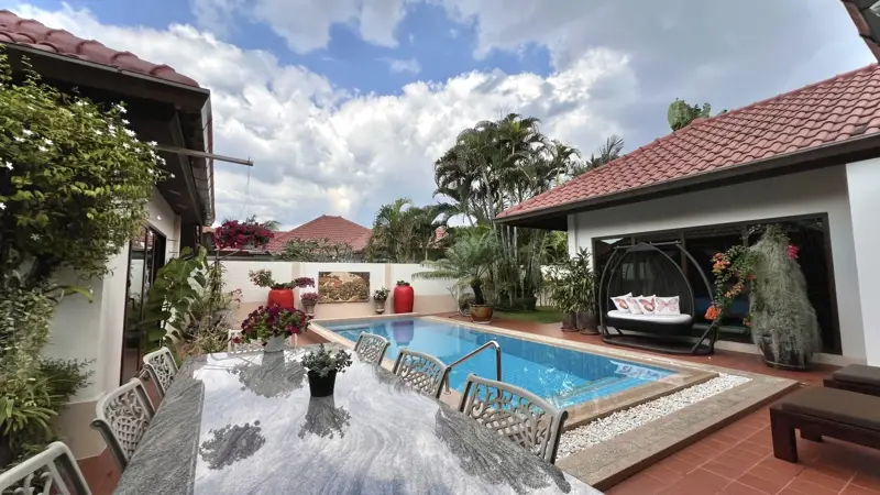 •Luxurious 3 Bedroom, 2 Bathroom Villa pattaya for sale  Conveniently located with easy access to the highway to Bangkok and •Ocean Marina