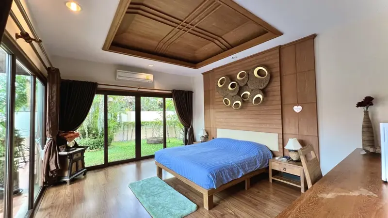 •Luxurious 3 Bedroom, 2 Bathroom Villa pattaya for sale  Conveniently located with easy access to the highway to Bangkok and •Ocean Marina