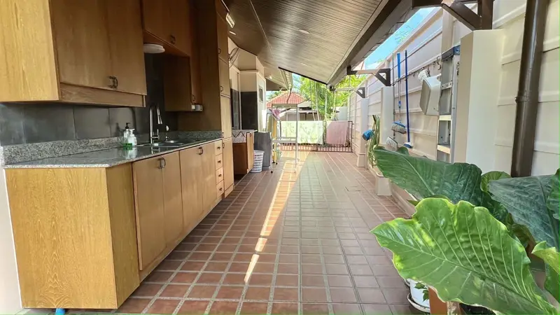 •Luxurious 3 Bedroom, 2 Bathroom Villa pattaya for sale  Conveniently located with easy access to the highway to Bangkok and •Ocean Marina