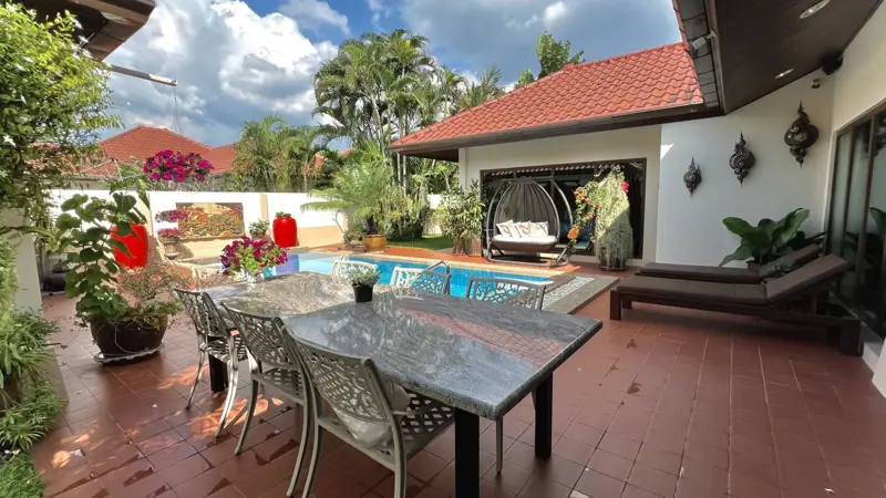•Luxurious 3 Bedroom, 2 Bathroom Villa pattaya for sale  Conveniently located with easy access to the highway to Bangkok and •Ocean Marina