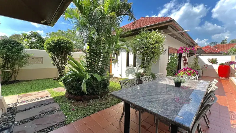 •Luxurious 3 Bedroom, 2 Bathroom Villa pattaya for sale  Conveniently located with easy access to the highway to Bangkok and •Ocean Marina