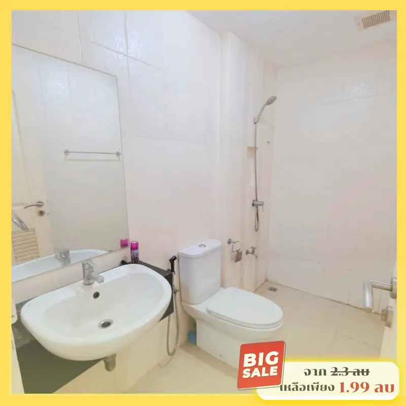 3 bed townhouse Kao Talo Pattaya Only 1.99 million baht In a safe project  24-hour security, swimming pool, public park