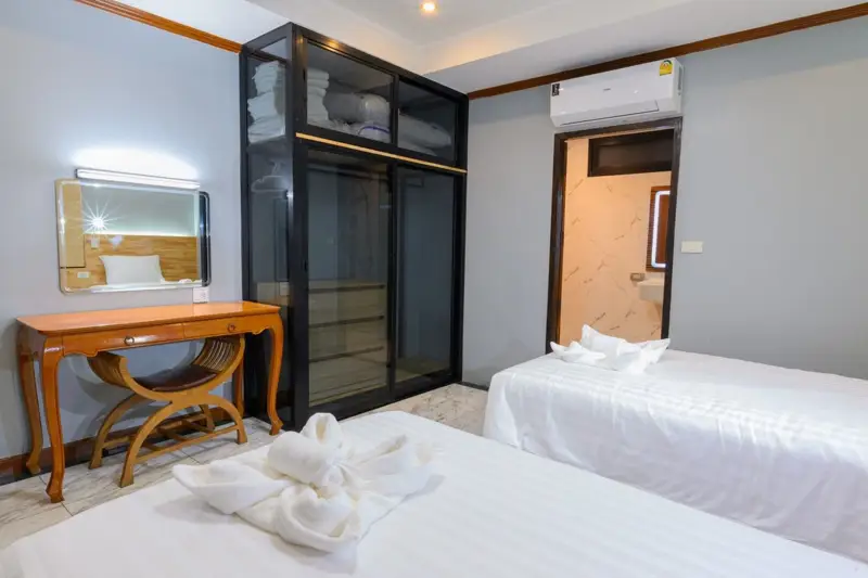 Pool Villa Jomtien for rent Deposit 2 month Advance 1 month  5 Bedroom  4 Bathroom  5 minute to Sukhumvit and 5 minute to the beach