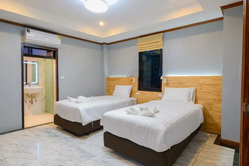 Pool Villa Jomtien for rent Deposit 2 month Advance 1 month  5 Bedroom  4 Bathroom  5 minute to Sukhumvit and 5 minute to the beach