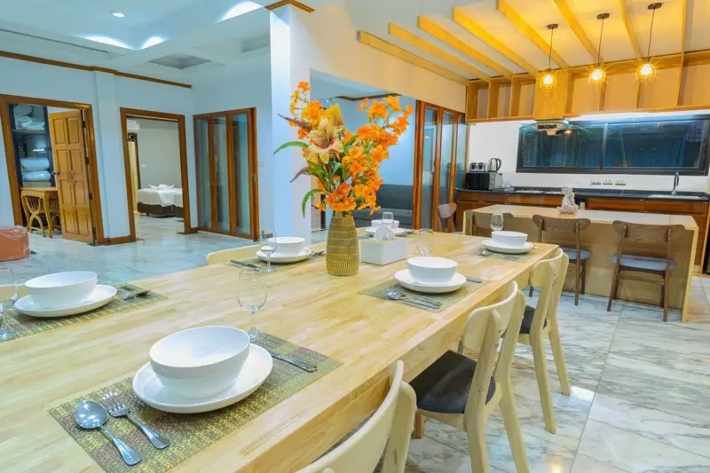 Pool Villa Jomtien for rent Deposit 2 month Advance 1 month  5 Bedroom  4 Bathroom  5 minute to Sukhumvit and 5 minute to the beach