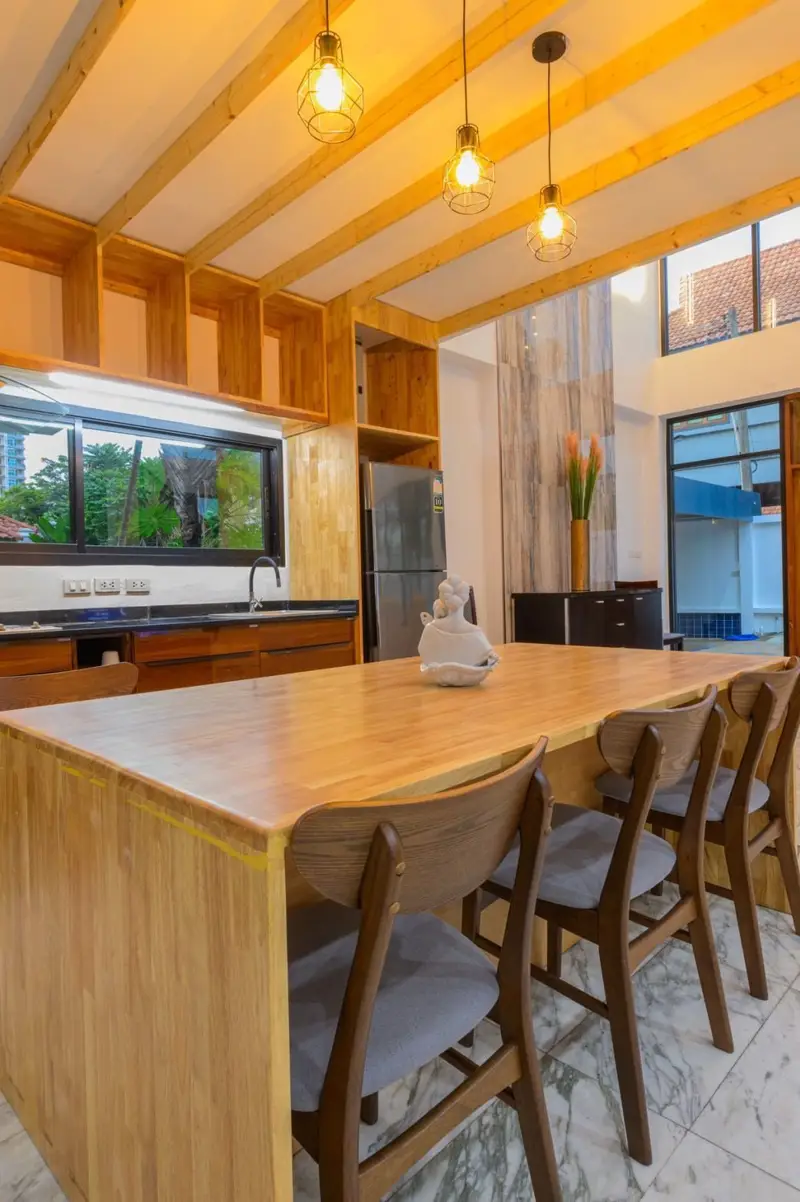 Pool Villa Jomtien for rent Deposit 2 month Advance 1 month  5 Bedroom  4 Bathroom  5 minute to Sukhumvit and 5 minute to the beach