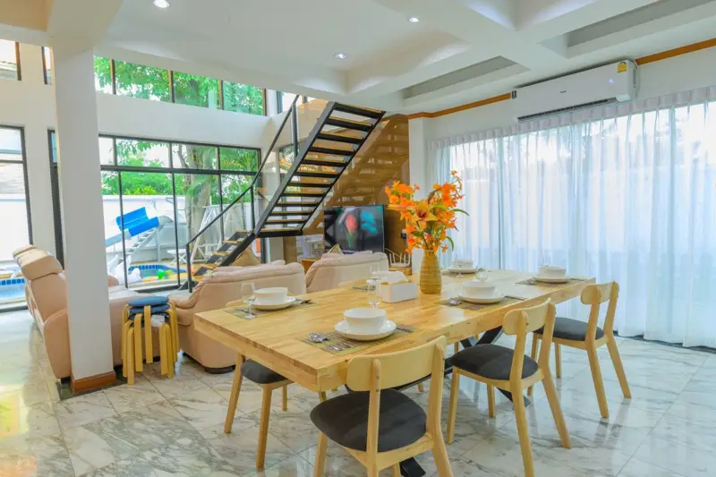 Pool Villa Jomtien for rent Deposit 2 month Advance 1 month  5 Bedroom  4 Bathroom  5 minute to Sukhumvit and 5 minute to the beach