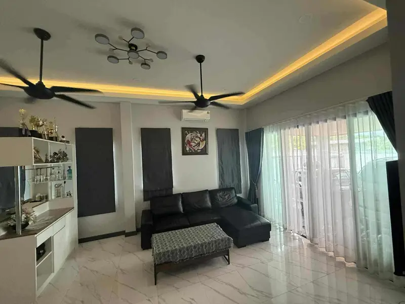  Huay Yai House for rent  3 bedrooms 3 bathrooms Kitchen Living room Parking for 2 cars