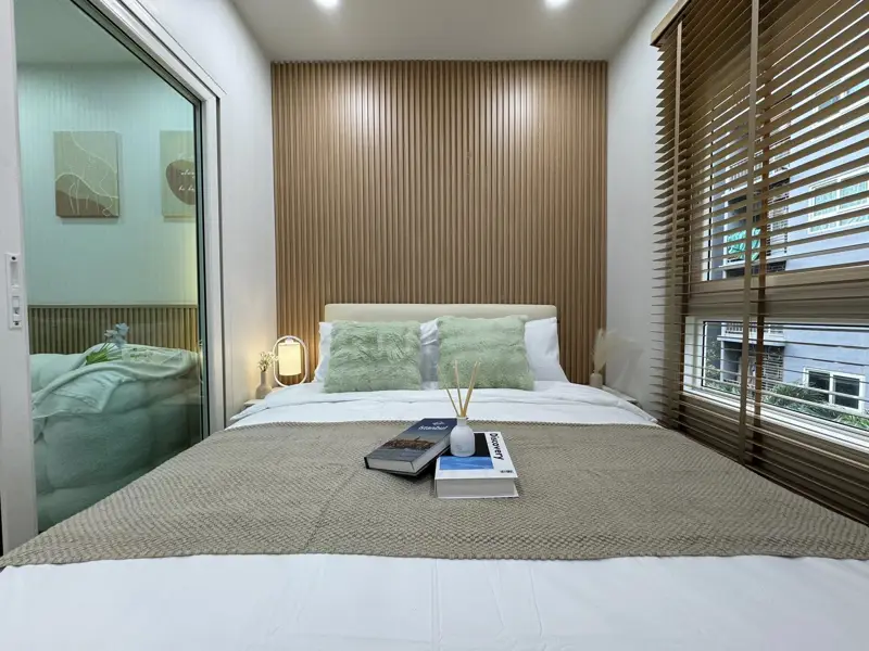 Studio Condo for sale at The Trust Central Pattaya  resort-type condominium, modern interior decor. It has a magnificent and numerous facilities, such as a communal pool, communal gym, car parking, and 24-hour security. 