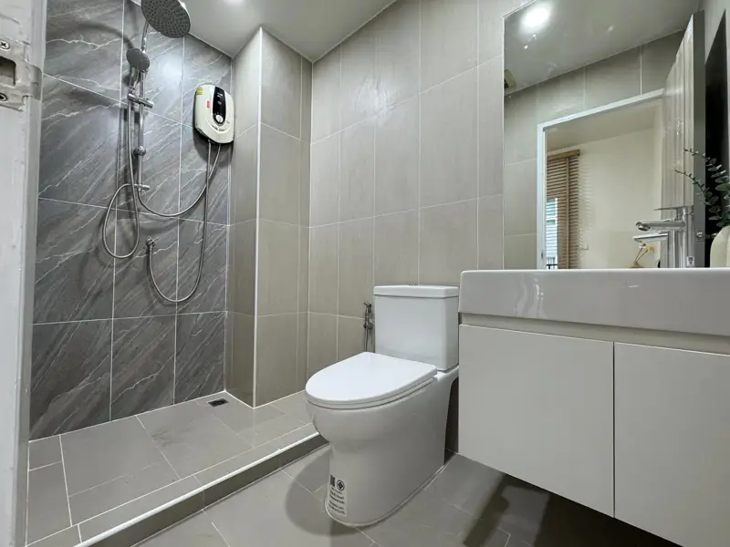 Studio Condo for sale at The Trust Central Pattaya  resort-type condominium, modern interior decor. It has a magnificent and numerous facilities, such as a communal pool, communal gym, car parking, and 24-hour security. 