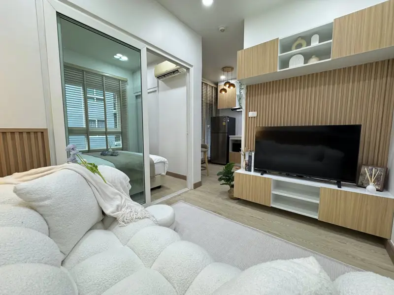 Studio Condo for sale at The Trust Central Pattaya  resort-type condominium, modern interior decor. It has a magnificent and numerous facilities, such as a communal pool, communal gym, car parking, and 24-hour security. 