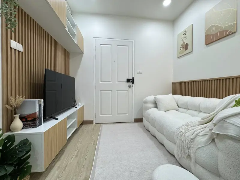 Studio Condo for sale at The Trust Central Pattaya  resort-type condominium, modern interior decor. It has a magnificent and numerous facilities, such as a communal pool, communal gym, car parking, and 24-hour security. 