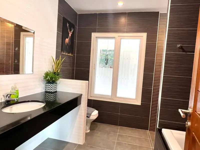 3 bed Pool Villa SeaBreeze Villa Pattaya - Ready for Sale!  Beachfront Village – Sukhumvit Road Pattaya   Fully renovated pool villa, fully furnished and move-in ready!