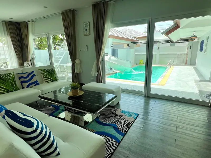 3 bed Pool Villa SeaBreeze Villa Pattaya - Ready for Sale!  Beachfront Village – Sukhumvit Road Pattaya   Fully renovated pool villa, fully furnished and move-in ready!