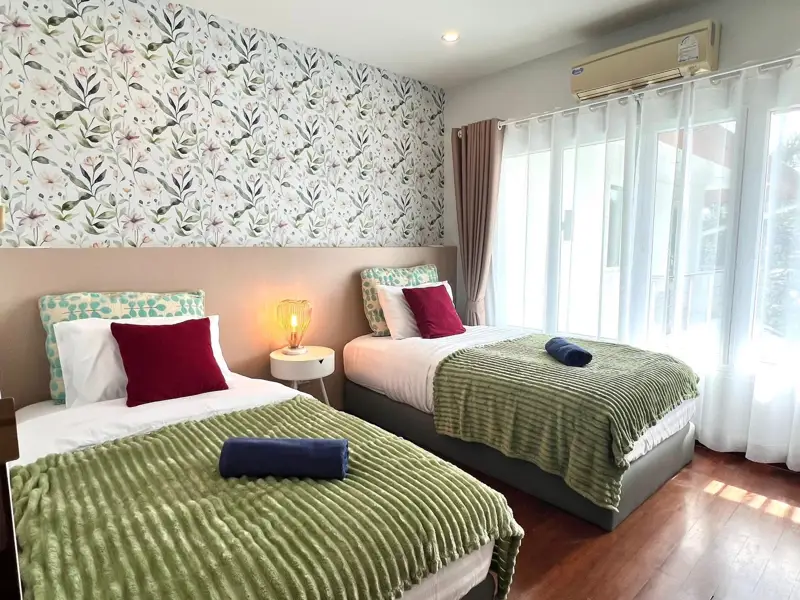 3 bed Pool Villa SeaBreeze Villa Pattaya - Ready for Sale!  Beachfront Village – Sukhumvit Road Pattaya   Fully renovated pool villa, fully furnished and move-in ready!