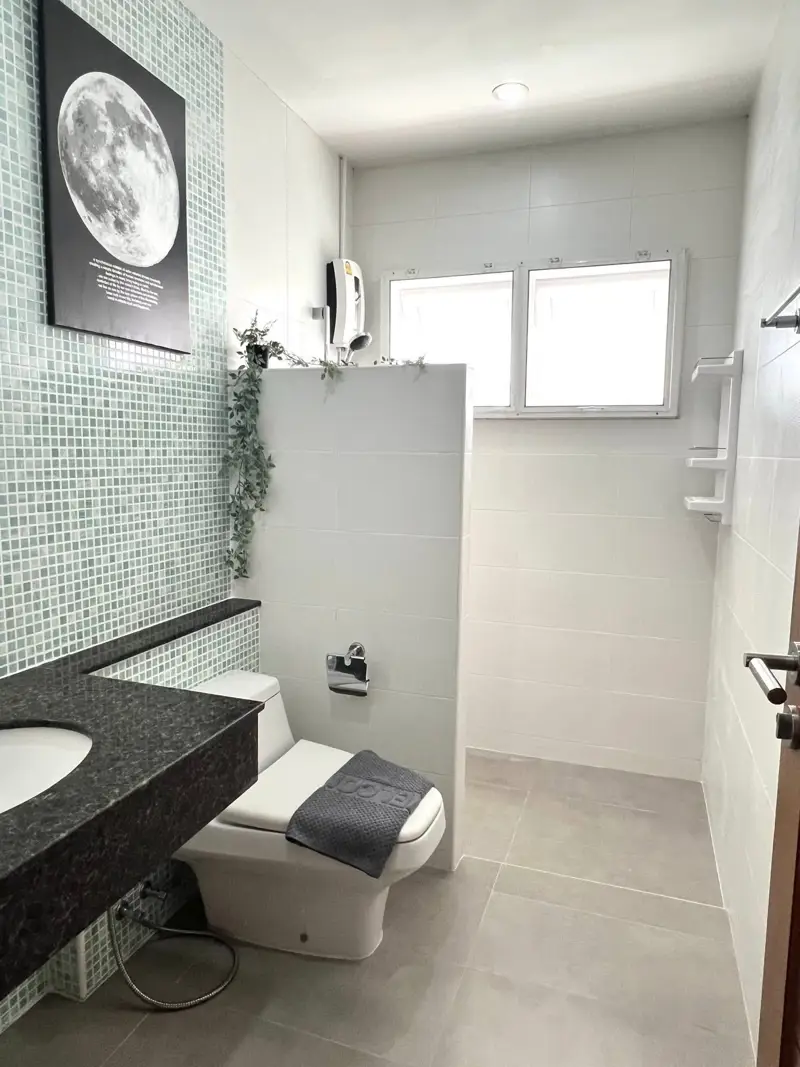 3 bed Pool Villa SeaBreeze Villa Pattaya - Ready for Sale!  Beachfront Village – Sukhumvit Road Pattaya   Fully renovated pool villa, fully furnished and move-in ready!