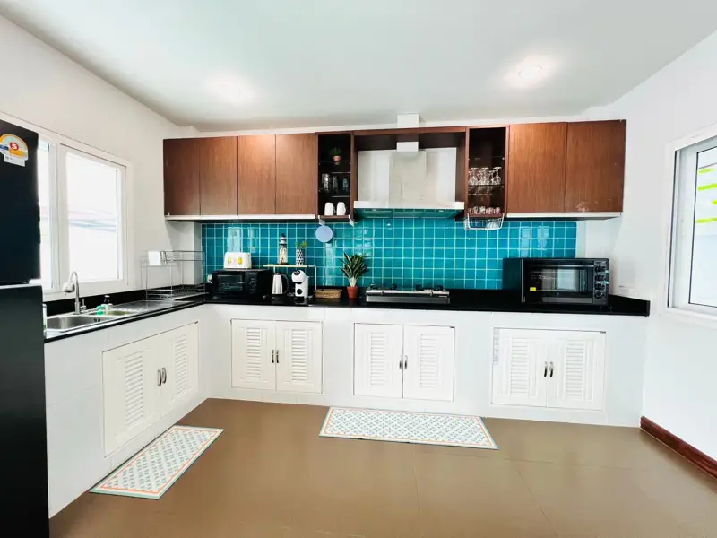 3 bed Pool Villa SeaBreeze Villa Pattaya - Ready for Sale!  Beachfront Village – Sukhumvit Road Pattaya   Fully renovated pool villa, fully furnished and move-in ready!