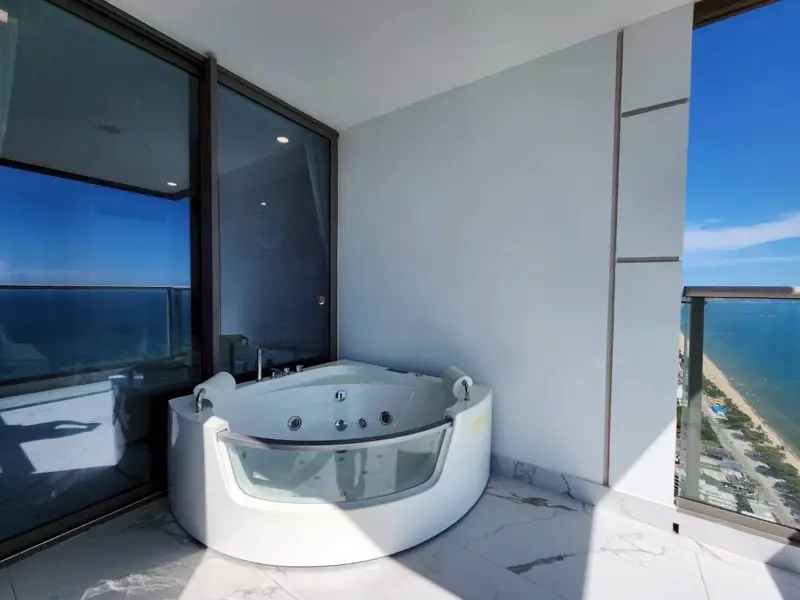 1 bed Condo Jomtien for sale at Copacabana Beach Jomtien with Swimming pool, Gym, Internet, Security, Car park, Garden, Sauna, Children's area and Elevator.