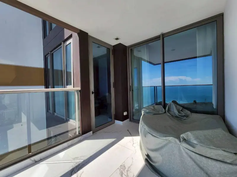 1 bed Condo Jomtien for sale at Copacabana Beach Jomtien with Swimming pool, Gym, Internet, Security, Car park, Garden, Sauna, Children's area and Elevator.