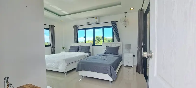 Newly renovated corner house • 6 bedrooms 5 bathrooms •European kitchen living room, and large balcony with reservoir views