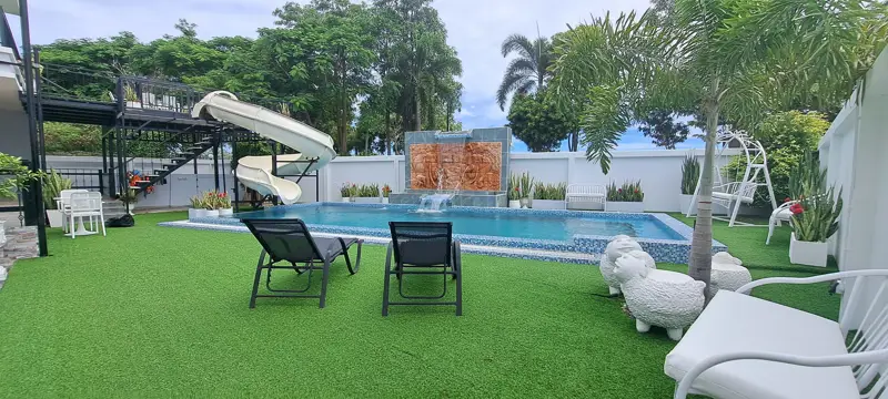 Newly renovated corner house • 6 bedrooms 5 bathrooms •European kitchen living room, and large balcony with reservoir views