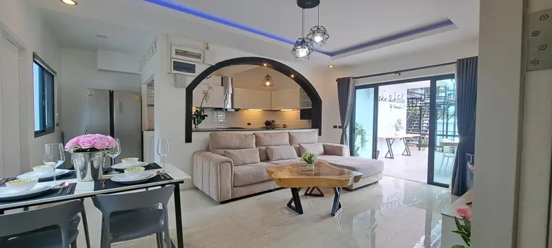 Newly renovated corner house • 6 bedrooms 5 bathrooms •European kitchen living room, and large balcony with reservoir views