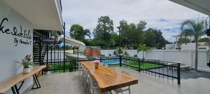 Newly renovated corner house • 6 bedrooms 5 bathrooms •European kitchen living room, and large balcony with reservoir views