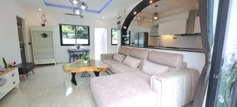 Newly renovated corner house • 6 bedrooms 5 bathrooms •European kitchen living room, and large balcony with reservoir views