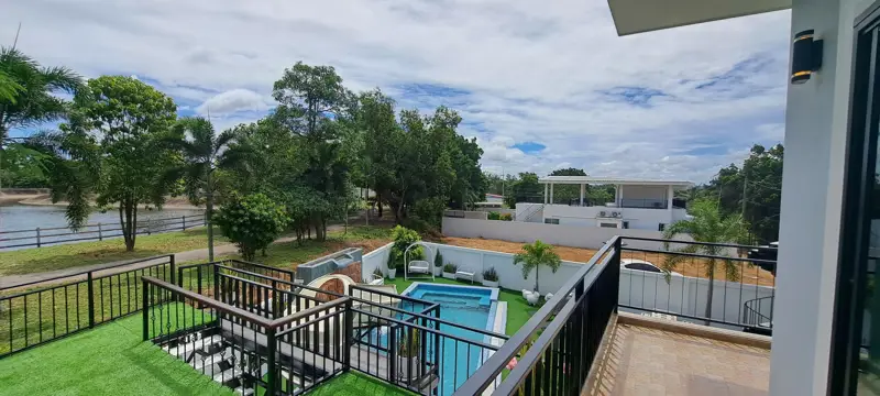 Newly renovated corner house • 6 bedrooms 5 bathrooms •European kitchen living room, and large balcony with reservoir views