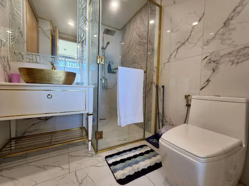 1 bed Condo Jomtien for sale at Copacabana Beach Jomtien with Swimming pool, Gym, Internet, Security, Car park, Garden, Sauna, Children's area and Elevator.