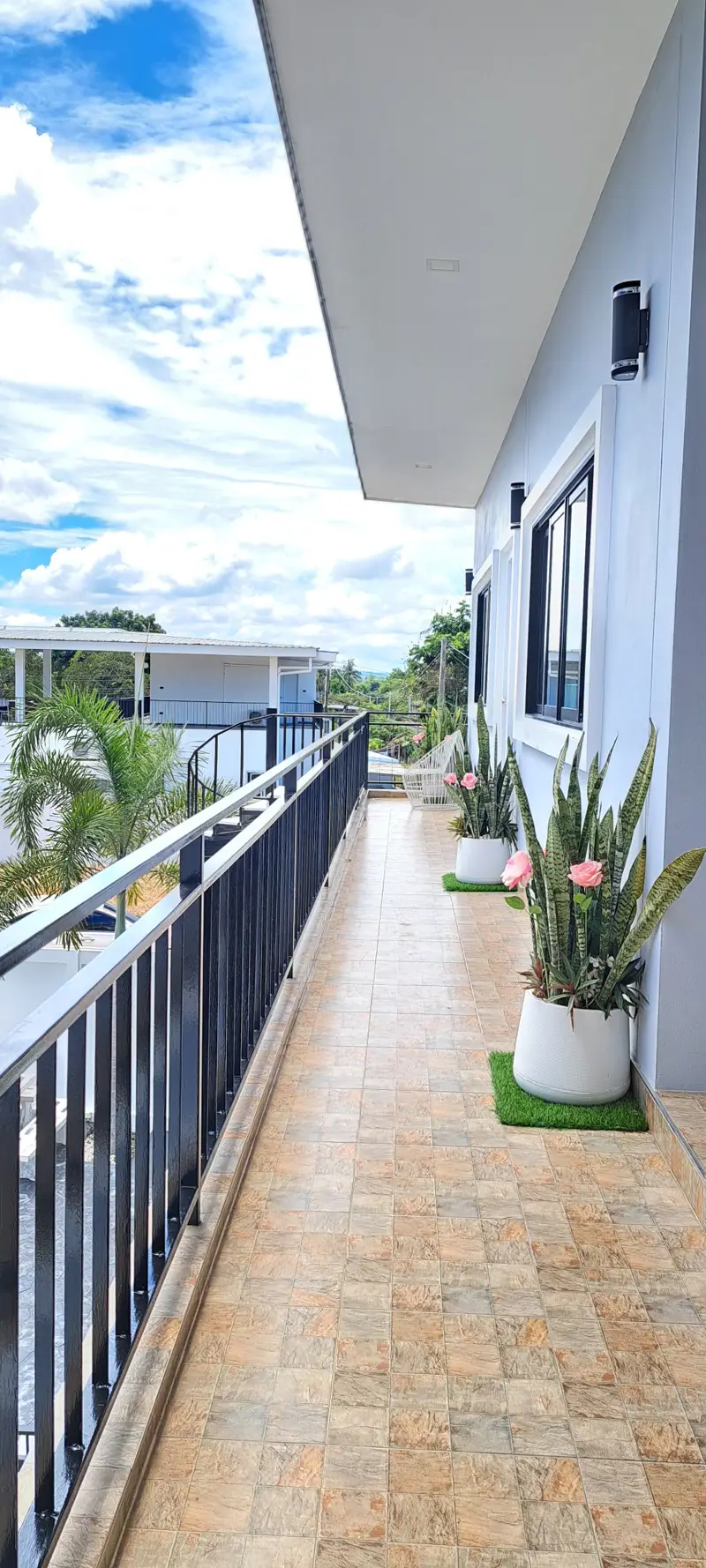 Newly renovated corner house • 6 bedrooms 5 bathrooms •European kitchen living room, and large balcony with reservoir views