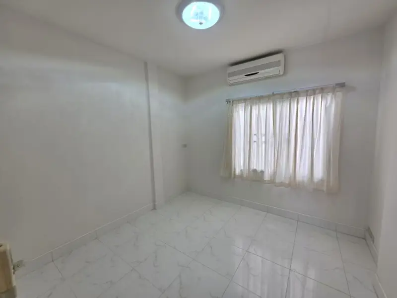 Pattaya House for sale Land area: 228 square meters 3 bedrooms, 2 bathrooms  Swimming pool