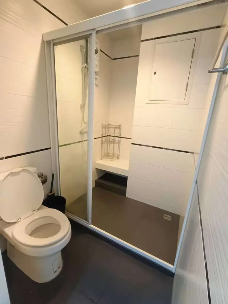 2 bed Condo Located in Pattaya's heart, facing the sea, and decorated in resort-style, Near shopping malls such as Central Festival Pattaya Beach, and only 500 meters to Pattaya Beach.