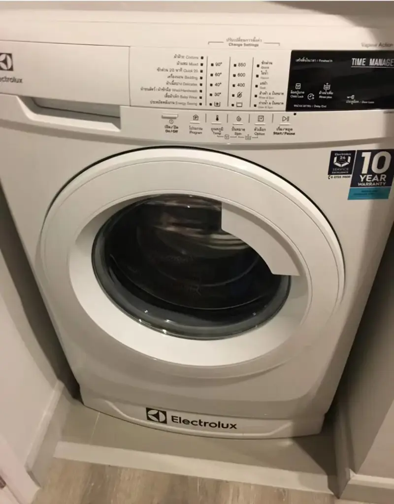 2 bed Condo Located in Pattaya's heart, facing the sea, and decorated in resort-style, Near shopping malls such as Central Festival Pattaya Beach, and only 500 meters to Pattaya Beach.