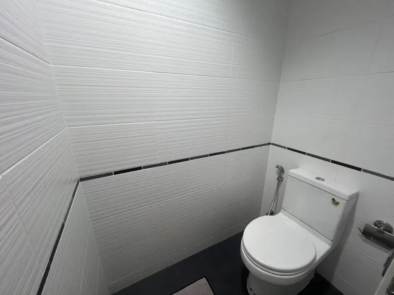 2 bed Condo Located in Pattaya's heart, facing the sea, and decorated in resort-style, Near shopping malls such as Central Festival Pattaya Beach, and only 500 meters to Pattaya Beach.